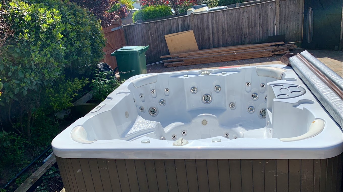 Hot tub electrical supply